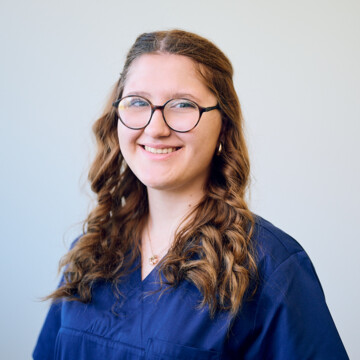 Portrait der Mitarbeiterin Shirin Piontek