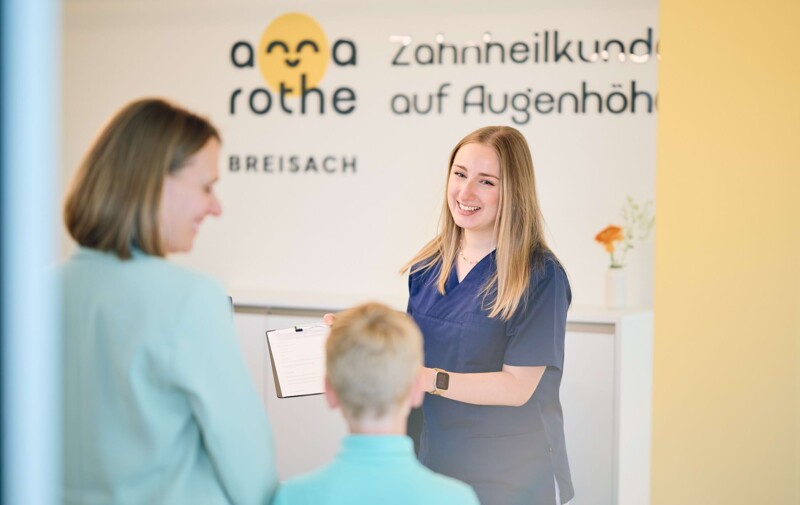 Zahnarzt nahe Gottenheim: Willkommen in der Praxis Anna Rothe.